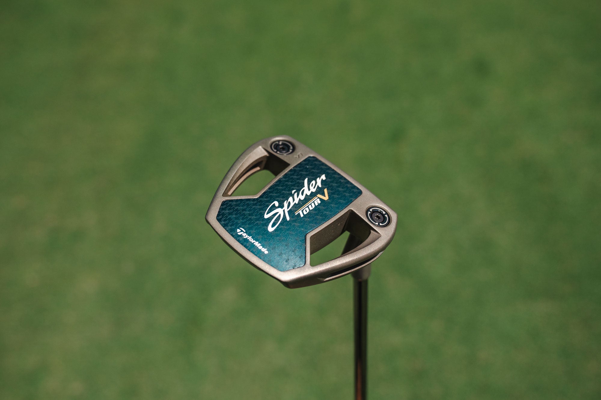 Gabbi Ruffels' Spider Tour V L-Neck putter