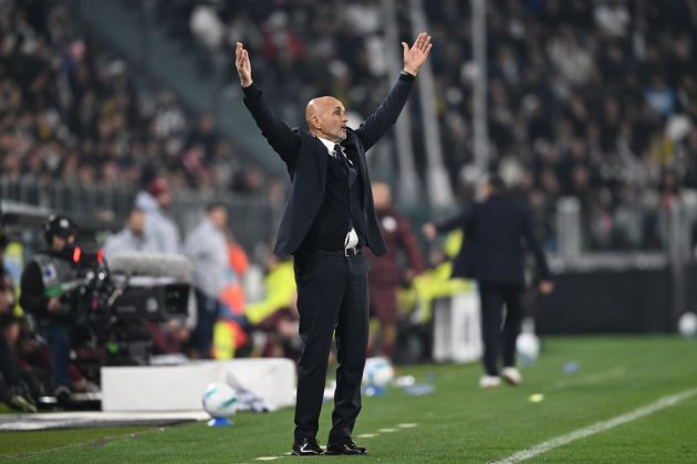 Luciano Spalletti waving his hands as he complains against a refereeing decision