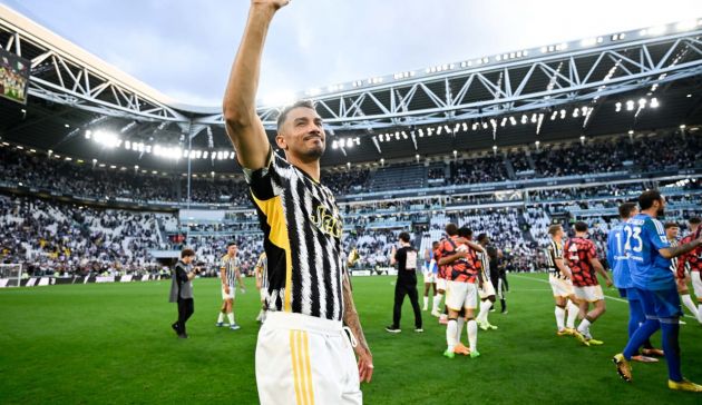 Danilo saluting Juve fans