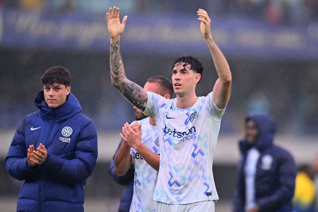 Alessandro Bastoni applauding Inter fans