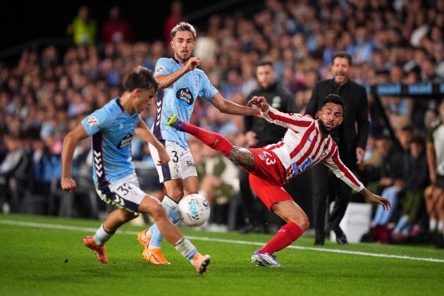 Nico Gonzalez fighting for the ball