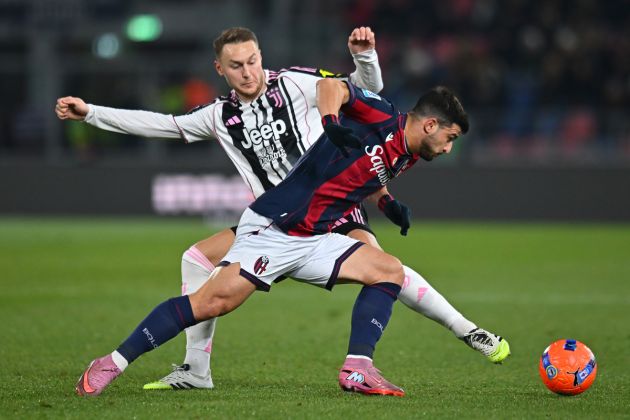 Teun Koopmeiners fouling Riccardo Orsolini