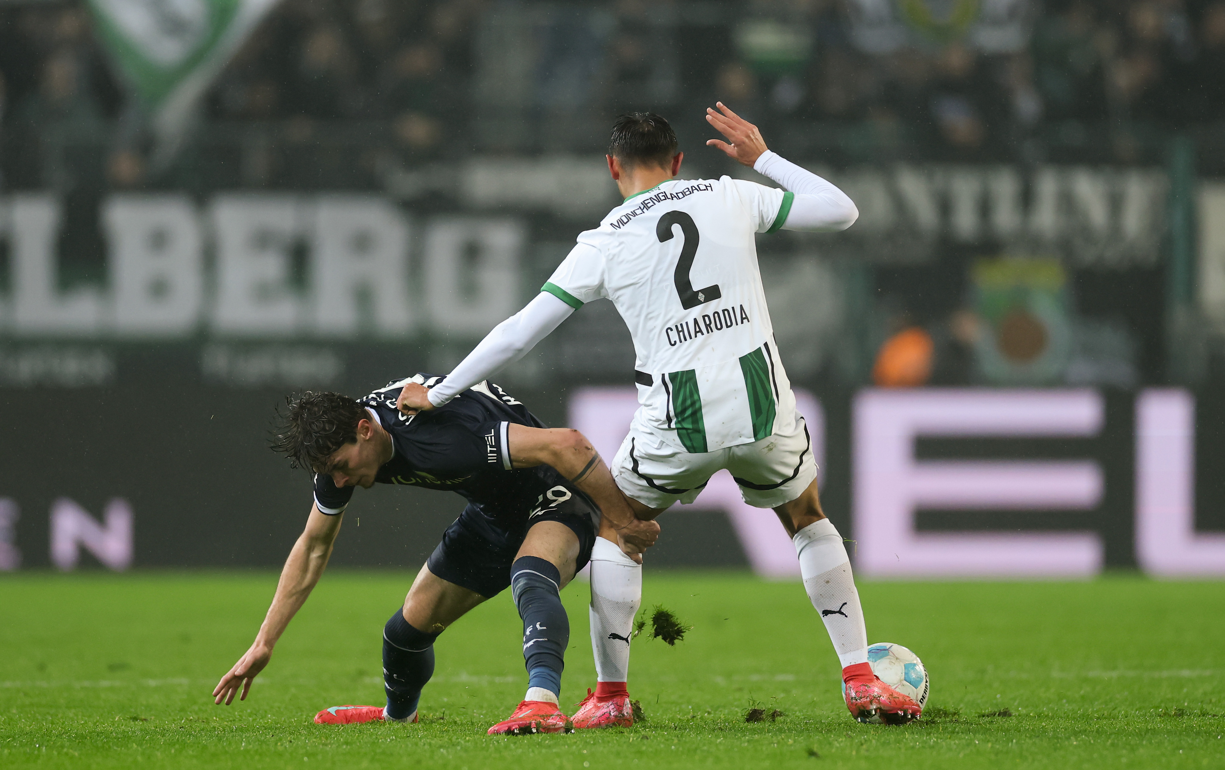 Fabio Chiarodia in action for Gladbach