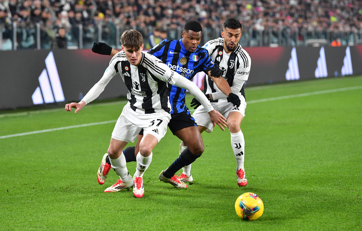 Nicolo Savona in action for Juventus