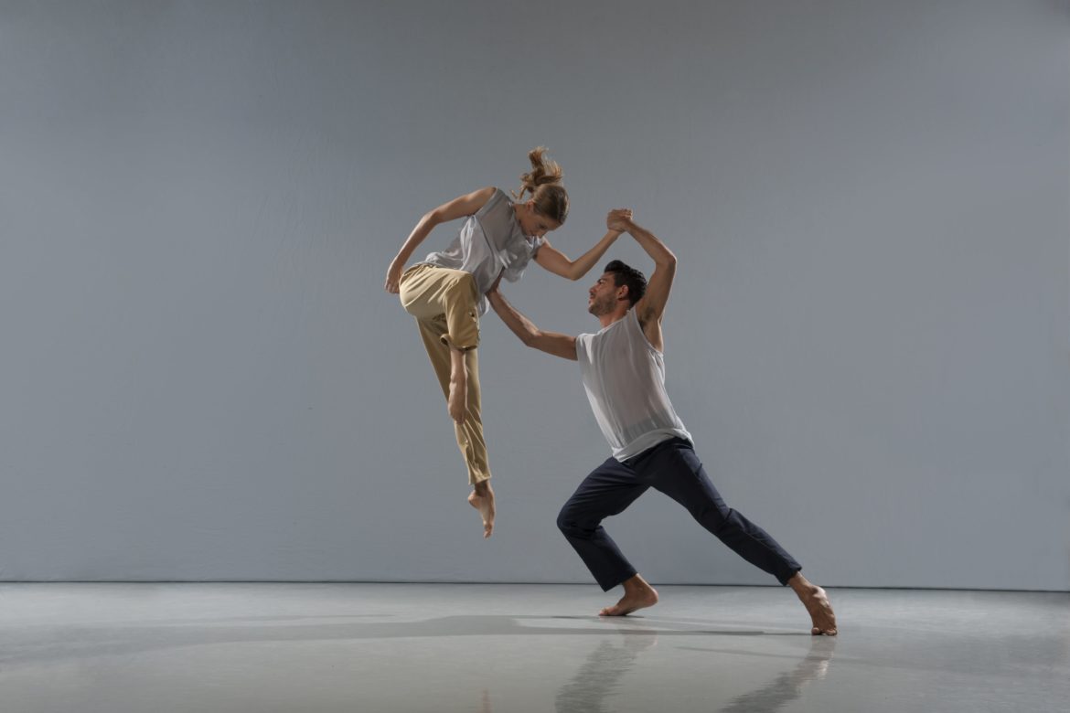 Richard Alston Dance Company - Detour. Photo by Chris Nash